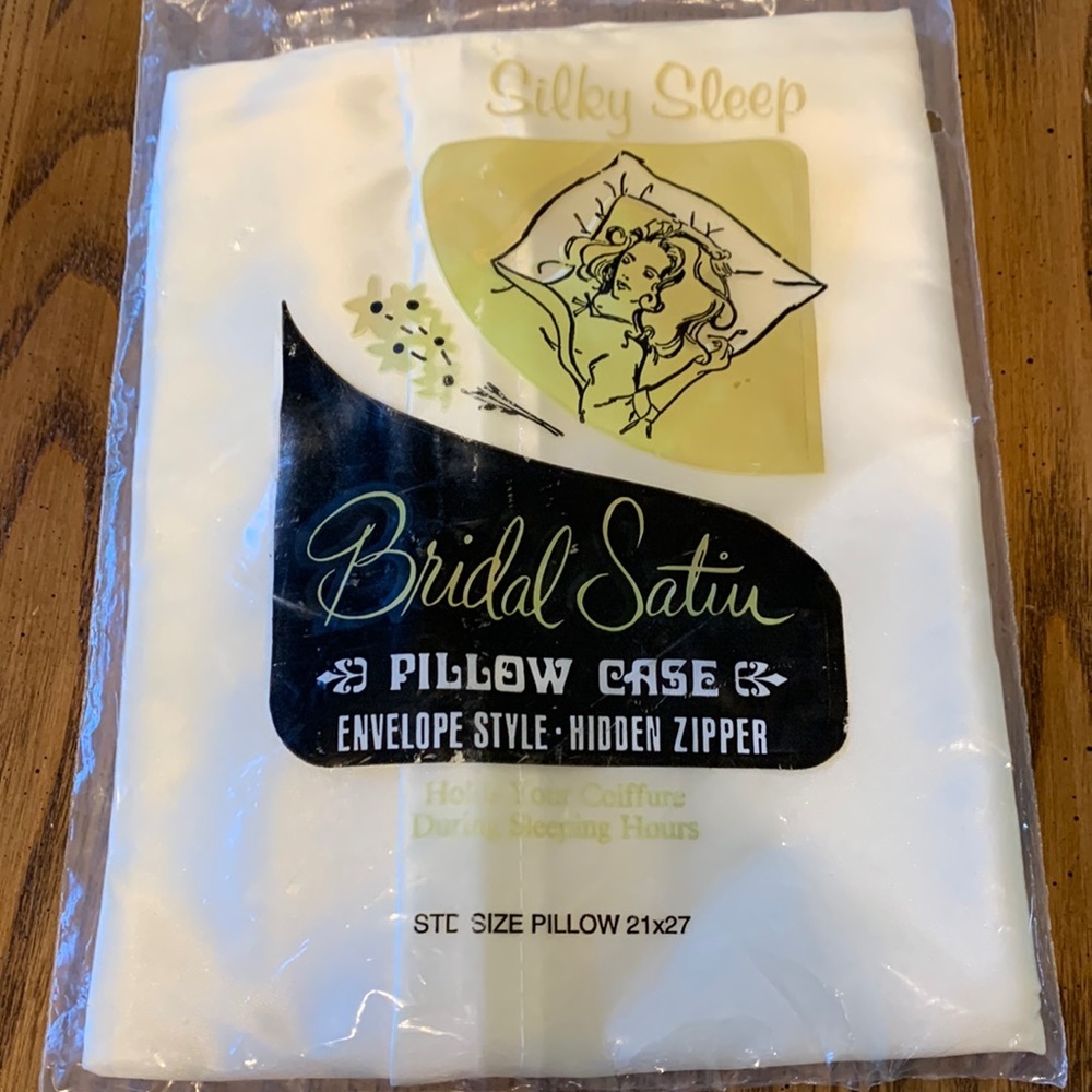 VINTAGE BRIDAL SATIN PIILLOWCASE COVER STANDARD SIZE CREAM KEEPS HAIR IN PLACE